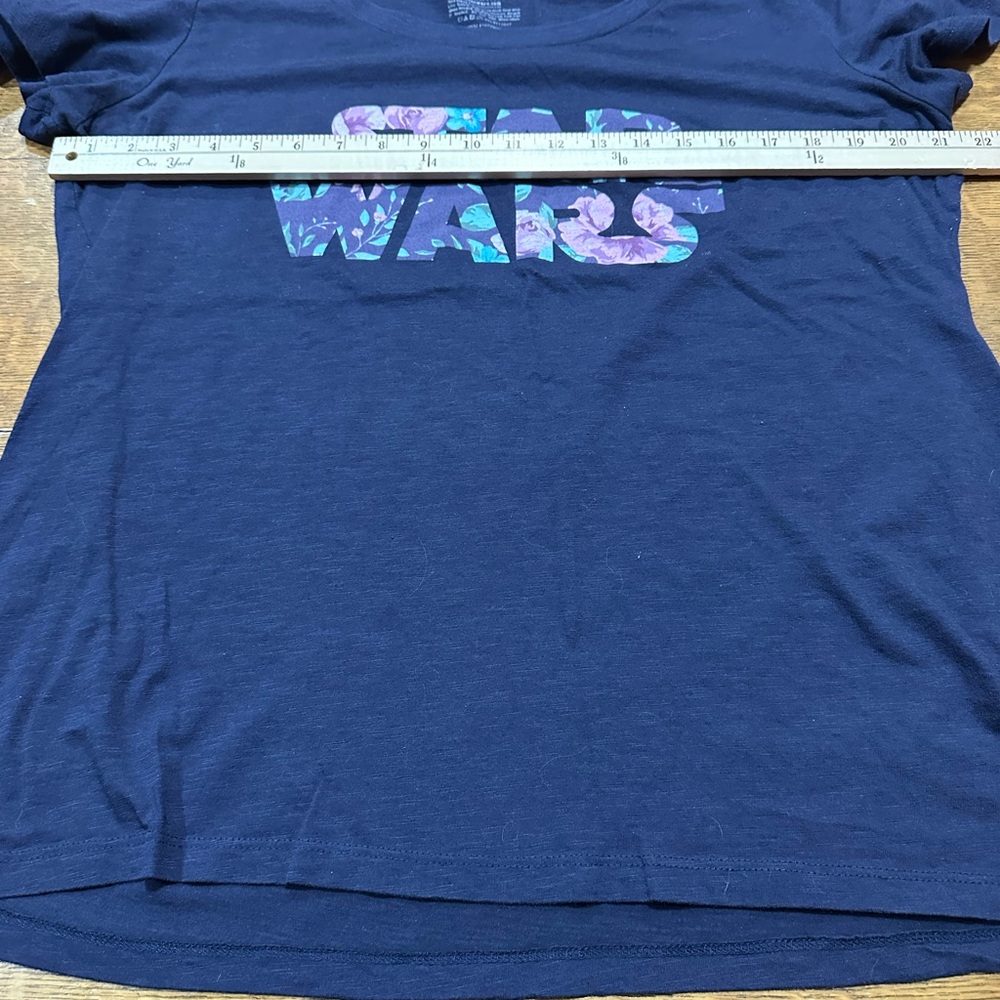 Disney women’s 2X tshirts Star Wars Graphic Tee Bundle - Picture 7 of 8